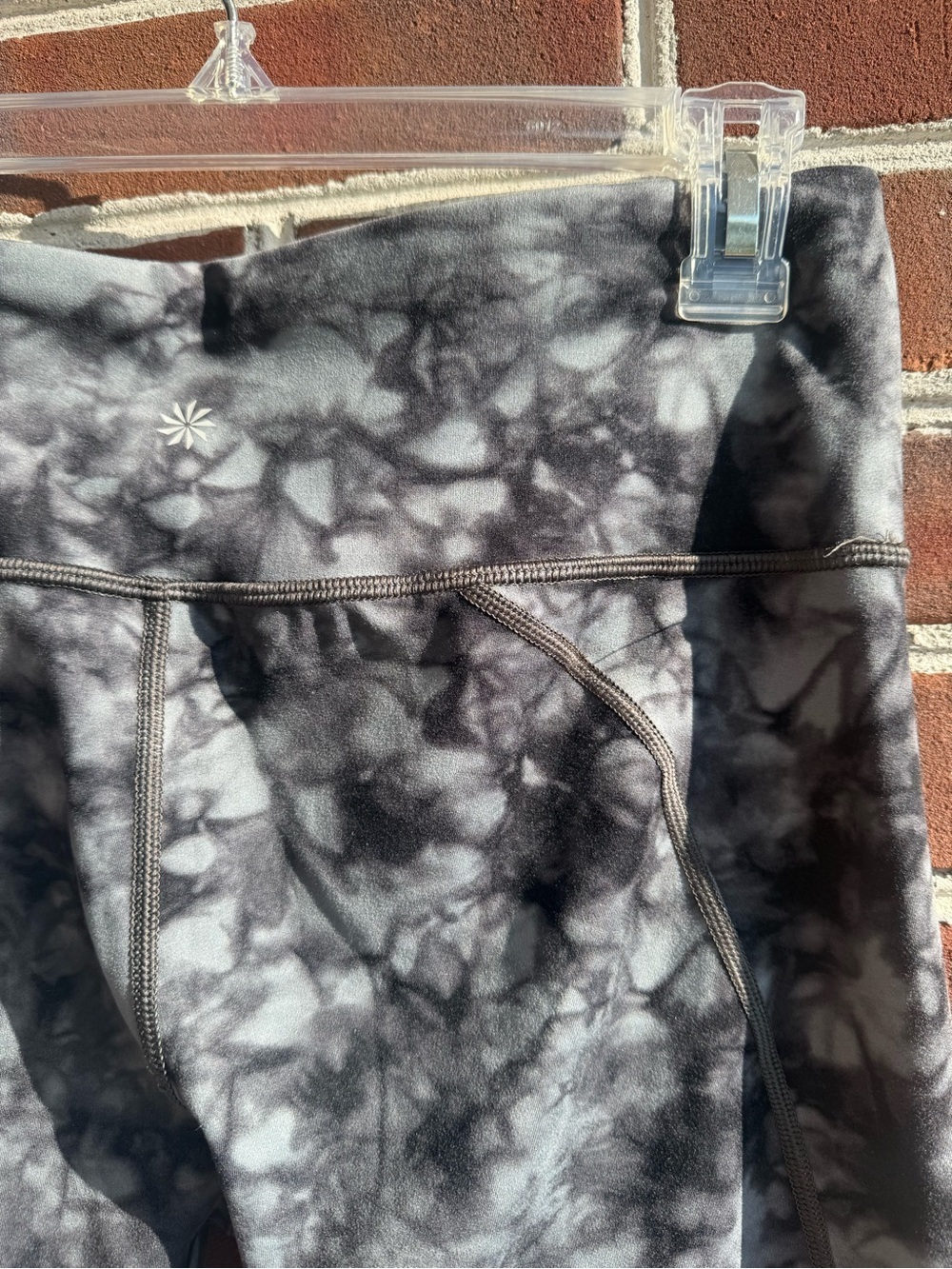 Athleta Powervita Salutation 7/8 Tie Dye Black Marble-Print High-Rise Leggings M - Picture 8 of 12